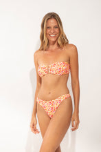 Laden Sie das Bild in den Galerie-Viewer, Model Front: Rio De Sol Unterteil Bottom Ditsy-Butter Nice-Fio
