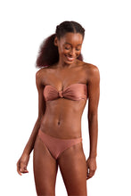 Laden Sie das Bild in den Galerie-Viewer, Image 04: Rio De Sol Set Set Shimmer-Copper Bandeau-Joy Essential
