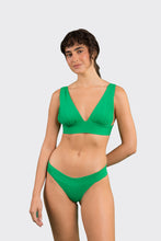 Laden Sie das Bild in den Galerie-Viewer, Model Front: Rio De Sol Set Set Tambourine Halter-Marina Essential-Cos
