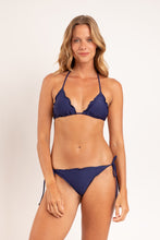 Laden Sie das Bild in den Galerie-Viewer, Model Front: Rio De Sol Oberteil Top Touch-Marinho Frufru
