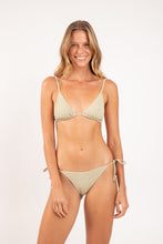 Laden Sie das Bild in den Galerie-Viewer, Model Front: Rio De Sol Unterteil Bottom Brisa-Pistache Ibiza-Comfy

