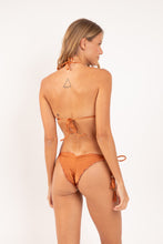Laden Sie das Bild in den Galerie-Viewer, Model Back: Rio De Sol Set Set Shimmer-Nocciola Frufru
