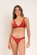 Laden Sie das Bild in den Galerie-Viewer, Model Front: Rio De Sol Oberteil Top Shimmer-Liquor Alba
