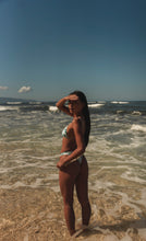 Laden Sie das Bild in den Galerie-Viewer, Top Pua-Valley Ana
