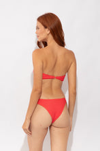 Laden Sie das Bild in den Galerie-Viewer, Model Back: Rio De Sol Unterteil Bottom Cali-Flamingo Leblon
