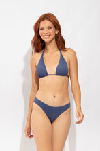 Laden Sie das Bild in den Galerie-Viewer, Model Front: Rio De Sol Unterteil Bottom Carmel-Blue Essential-Comfy
