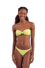 Laden Sie das Bild in den Galerie-Viewer, Model Front: Rio De Sol Set Set Bora-Citrus Bandeau-Joy Leblon-Fio
