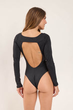 Laden Sie das Bild in den Galerie-Viewer, Model Back: Wednesday In Hawaii By Rio De Sol Badeanzug Lava Surf
