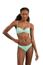 Laden Sie das Bild in den Galerie-Viewer, Model Front: Rio De Sol Oberteil Top Malibu-Menta Bandeau-Duo
