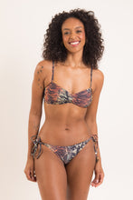 Laden Sie das Bild in den Galerie-Viewer, Model Front: Rio De Sol Set Set Cobra Twist Ibiza-Comfy
