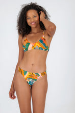 Laden Sie das Bild in den Galerie-Viewer, Model Front: Rio De Sol Set Set El-Arco Bralette Essential-Comfy
