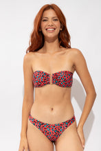 Laden Sie das Bild in den Galerie-Viewer, Model Front: Rio De Sol Oberteil Top Coral-Feline Sara
