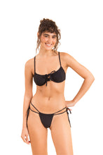 Laden Sie das Bild in den Galerie-Viewer, Model Front: Rio De Sol Unterteil Bottom Dots-Black Pipa
