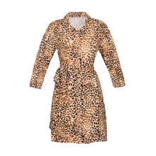 Laden Sie das Bild in den Galerie-Viewer, Product Front: Rio De Sol Hemdblusenkleid Leopard Chemise
