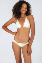 Laden Sie das Bild in den Galerie-Viewer, Model Front: Rio De Sol Unterteil Bottom Off-White Mel
