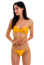 Laden Sie das Bild in den Galerie-Viewer, Model Front: Rio De Sol Unterteil Bottom Eden-Pequi Cheeky-Fixa
