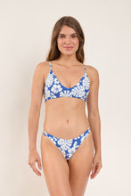 Laden Sie das Bild in den Galerie-Viewer, Model Front: Wednesday In Hawaii By Rio De Sol Set Set Pua-Pacifica Hana Sunset
