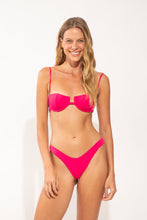 Laden Sie das Bild in den Galerie-Viewer, Model Front: Wednesday In Hawaii By Rio De Sol Unterteil Bottom Guava Kai
