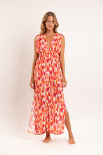 Laden Sie das Bild in den Galerie-Viewer, Model Front: Rio De Sol Strandkleid Mirage Long Dress Soleil
