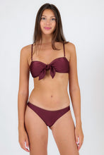 Laden Sie das Bild in den Galerie-Viewer, Model Front: Rio De Sol Unterteil Bottom Barolo Essential
