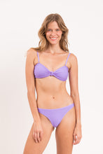 Laden Sie das Bild in den Galerie-Viewer, Model Front: Rio De Sol Set Set Bora-Lavanda Bandeau-Joy Leblon
