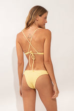 Laden Sie das Bild in den Galerie-Viewer, Model Back: Rio De Sol Oberteil Top Drift-Butterglow Juliette-Tie
