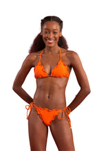 Laden Sie das Bild in den Galerie-Viewer, Model Front: Rio De Sol Oberteil Top Dots-Orange Frufru
