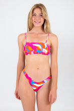 Laden Sie das Bild in den Galerie-Viewer, Model Front: Rio De Sol Set Set Antelope Bandeau-Reto High-Leg
