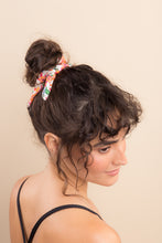 Laden Sie das Bild in den Galerie-Viewer, Boho Scrunchie
