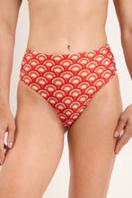 Laden Sie das Bild in den Galerie-Viewer, Bottom Floral-Scales Hotpants
