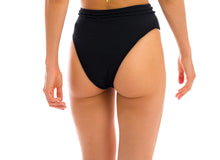 Laden Sie das Bild in den Galerie-Viewer, Bottom St-Tpz-Black Hotpant-High
