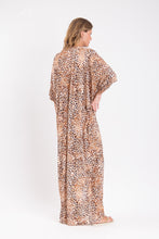 Laden Sie das Bild in den Galerie-Viewer, Leopard Long Dress
