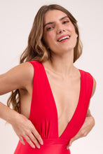 Laden Sie das Bild in den Galerie-Viewer, Microfibra-Chic-Red Anne
