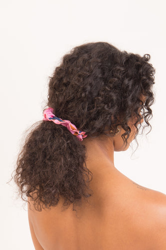 Model Front: Rio De Sol Haar-Accessoires Amore-Pink Scrunchie