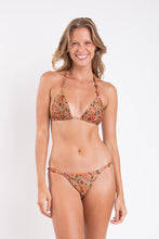 Laden Sie das Bild in den Galerie-Viewer, Model Front: Rio De Sol Unterteil Bottom Bouquet Essential-Rev
