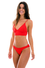 Laden Sie das Bild in den Galerie-Viewer, Model Front: Rio De Sol Unterteil Bottom Cotele-Tomate Comfy
