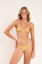 Laden Sie das Bild in den Galerie-Viewer, Model Front: Rio De Sol Unterteil Bottom Fluity-Dourado Ibiza-Comfy
