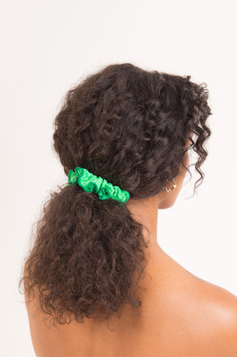 Model Front: Rio De Sol Haar-Accessoires Dots-Energy Scrunchie