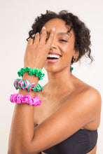 Laden Sie das Bild in den Galerie-Viewer, Image 02: Rio De Sol Haar-Accessoires Dots-Energy Scrunchie
