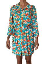 Laden Sie das Bild in den Galerie-Viewer, Model Front: Rio De Sol Hemdblusenkleid Dubai Chemise

