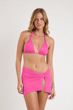 Laden Sie das Bild in den Galerie-Viewer, Model Front: Rio De Sol Strandrock Fluity-Amor Skirt Knot
