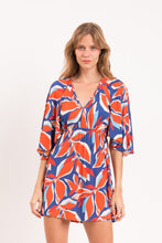 Laden Sie das Bild in den Galerie-Viewer, Model Front: Rio De Sol Strandkleid Leaves Mini Dress
