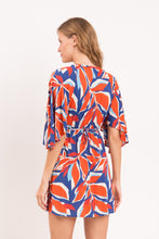 Laden Sie das Bild in den Galerie-Viewer, Model Back: Rio De Sol Strandkleid Leaves Mini Dress
