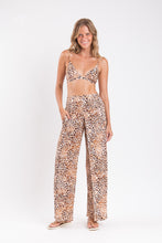 Laden Sie das Bild in den Galerie-Viewer, Gallery: Rio De Sol Strandhosen Leopard Wide Pants
