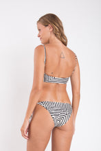 Laden Sie das Bild in den Galerie-Viewer, Model Back: Rio De Sol Set Set Collage Bandeau-Reto Ibiza-Comfy
