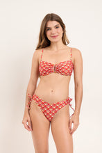 Laden Sie das Bild in den Galerie-Viewer, Model Front: Rio De Sol Set Set Floral-Scales Sara Lola
