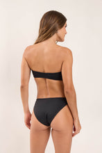 Laden Sie das Bild in den Galerie-Viewer, Model Back: Rio De Sol Set Set Lava Lani Waikiki
