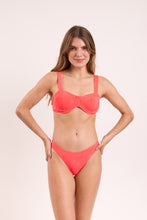 Laden Sie das Bild in den Galerie-Viewer, Model Front: Rio De Sol Set Set Malibu-Folia Amelia Essential-Comfy
