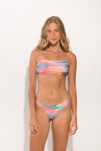 Laden Sie das Bild in den Galerie-Viewer, Model Front: Rio De Sol Set Set River Bandeau-Reto Essential
