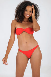 Model Front: Rio De Sol Set Set Rouge Twist Leblon